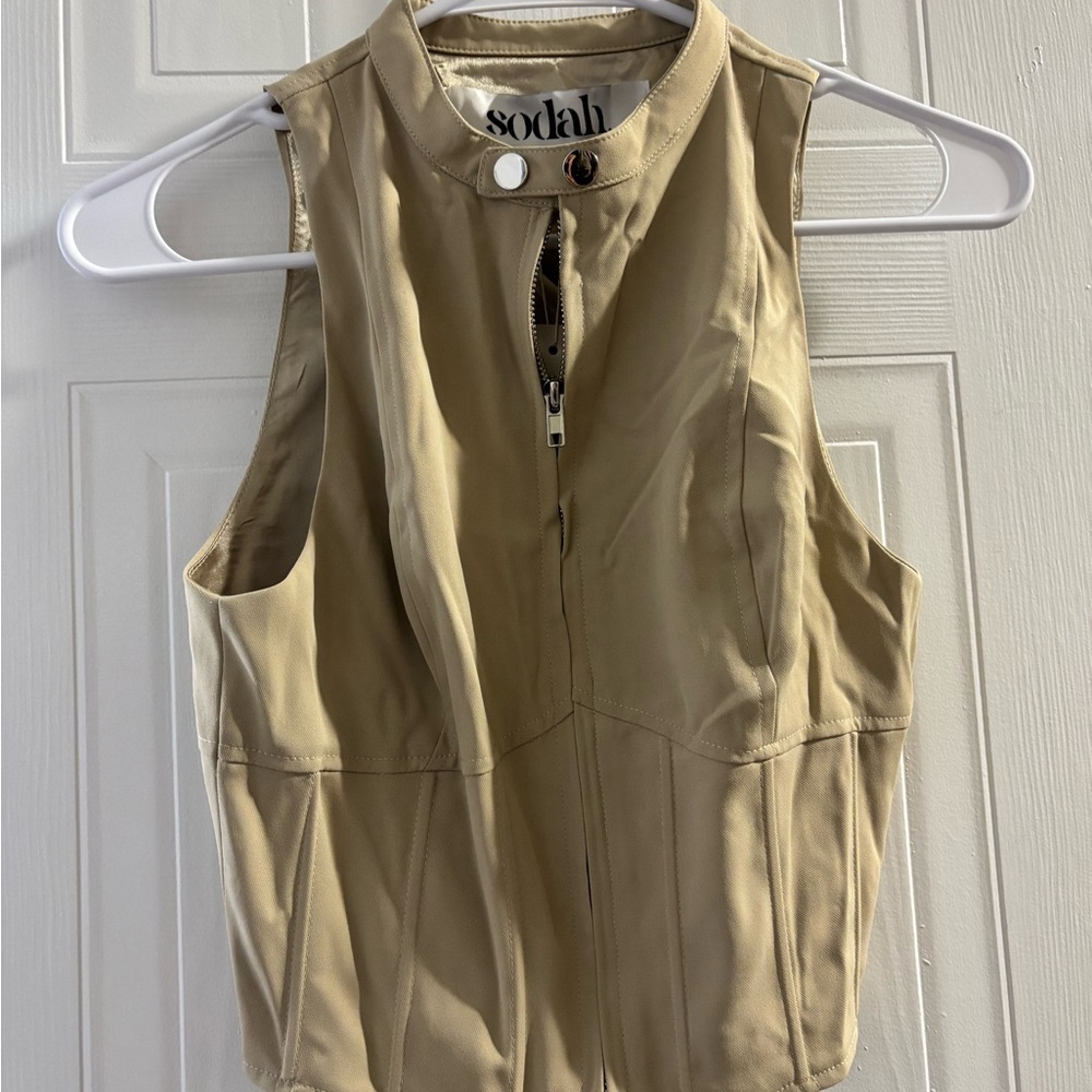 Sodah Beige Zip-Up Crop Top